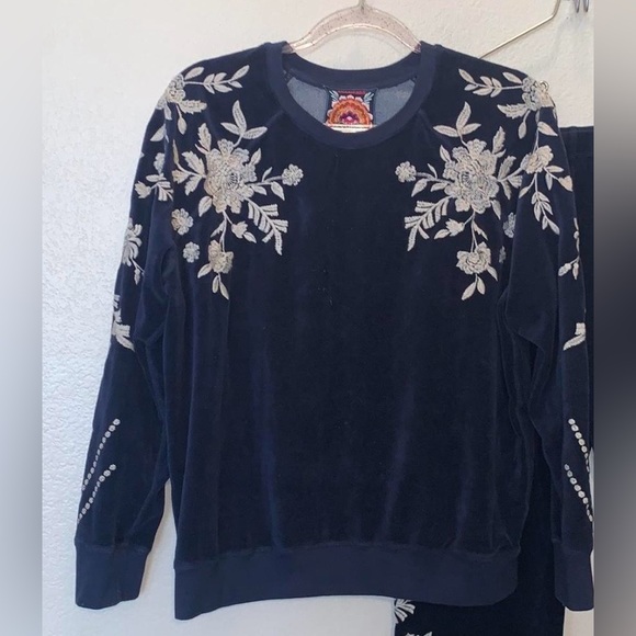 Johnny Was Tops - Johnny Was Leona Relaxed Velour Raglan top, size S